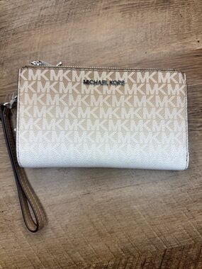 Michael Kors Jet Set Travel Large Signature Wristlet Clutch Husk